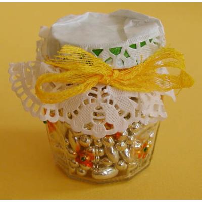 Petit pot pour les bonbons et couvercle en dentelle