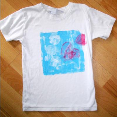 Peindre un tee shirt avec des feuilles