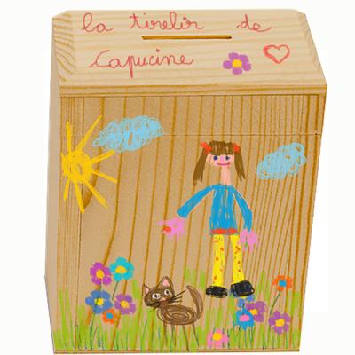 Une idée de tirelire à faire à partir d'une boite rectangulaire peinte et décorée. La tirelire est à réaliser avec un emballage recyclé ou une tirelire rectangulaire en bois à peindre. Une idée facile