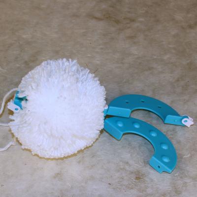 Finaliser le pompon :