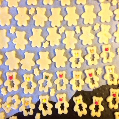 Préparer la pâte vanillée :