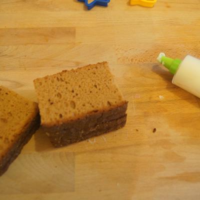 Préparer vos morceaux de pain d'épices :