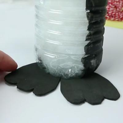 Fixer les pattes :
