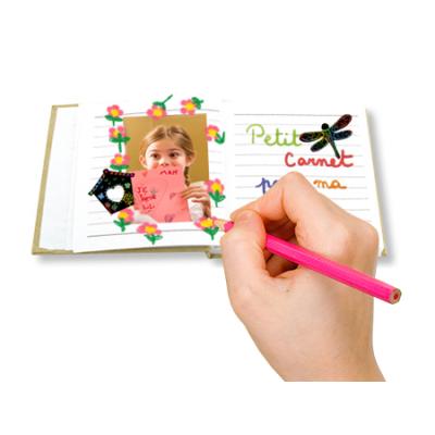 Terminer la décoration du carnet personnalisé