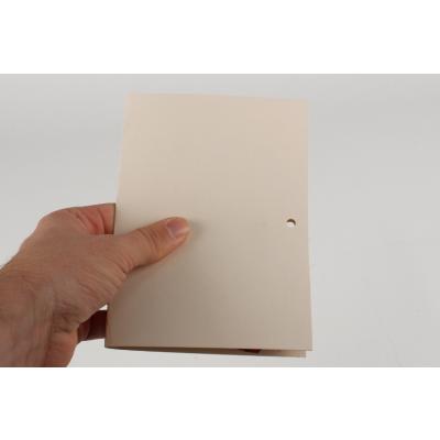 refermer la carte avec un ruban