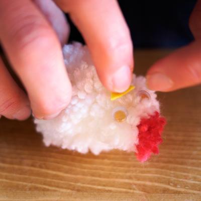 Réaliser la poule en pompon