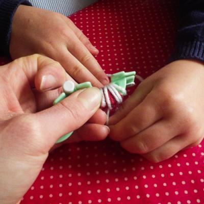 Réaliser la poule en pompon