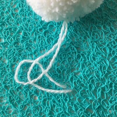 Réaliser les pompons :