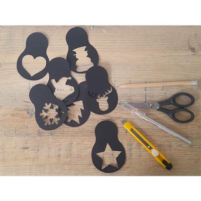 Découper des formes de poupées