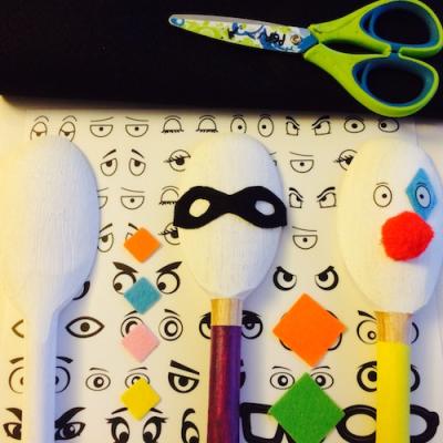 Coller les éléments du visage :