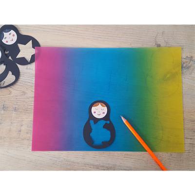 Tracer le contour sur du papier vitrail