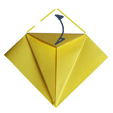 rabattre le triangle du haut et déplier